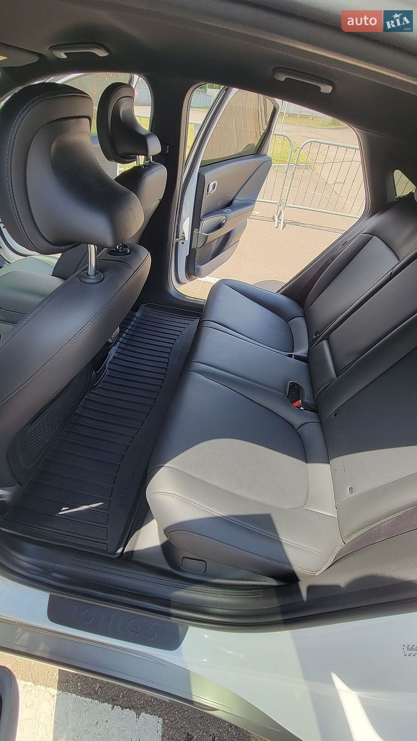 Hyundai Ioniq 6 2023 VIN KMHM34AA1PA034729 фото оголошення 10 з 36
