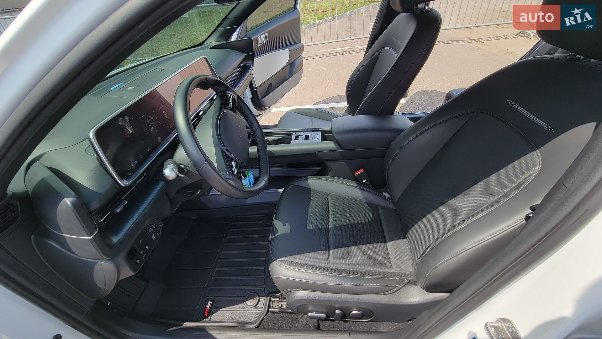 Hyundai Ioniq 6 2023 VIN KMHM34AA1PA034729 фото оголошення 11 з 36