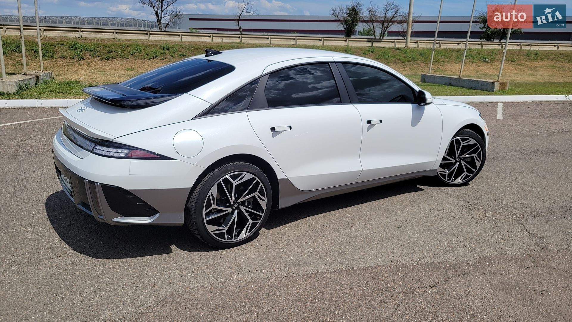 Hyundai Ioniq 6 2023 VIN KMHM34AA1PA034729 фото оголошення 32 з 36