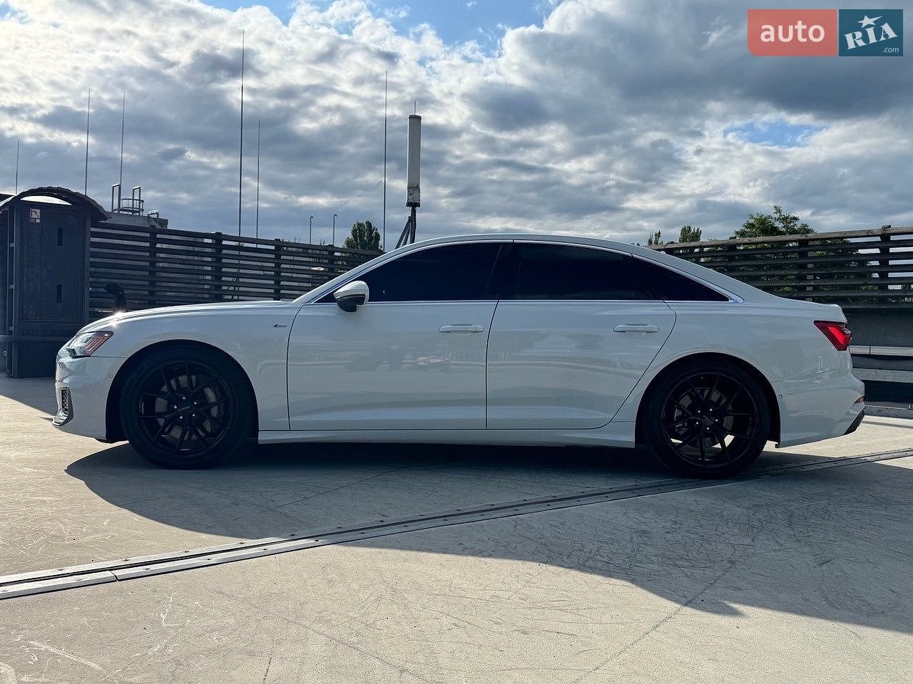 Audi A6 2018 VIN WAUM2AF20KN042570 фото оголошення 9 з 28
