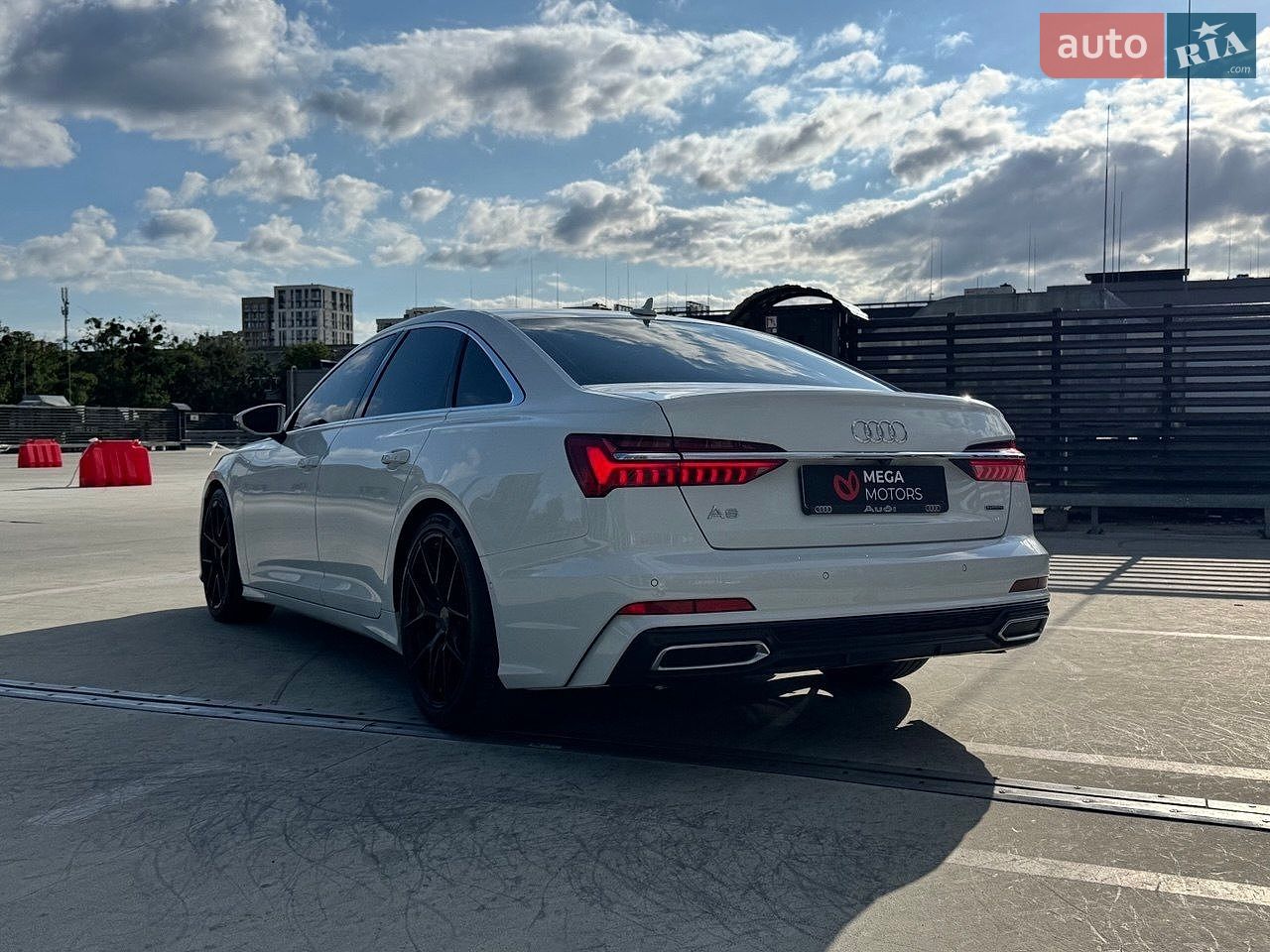 Audi A6 2018 VIN WAUM2AF20KN042570 фото оголошення 12 з 28