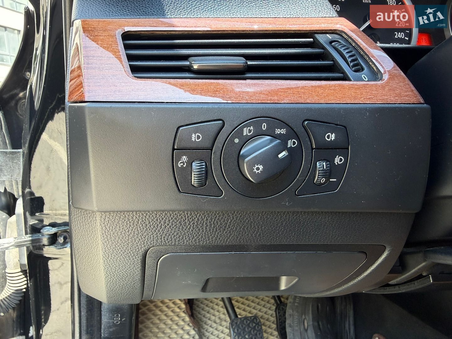 BMW 5 Series 2006 VIN WBANL31050CM85681 фото оголошення 21 з 36