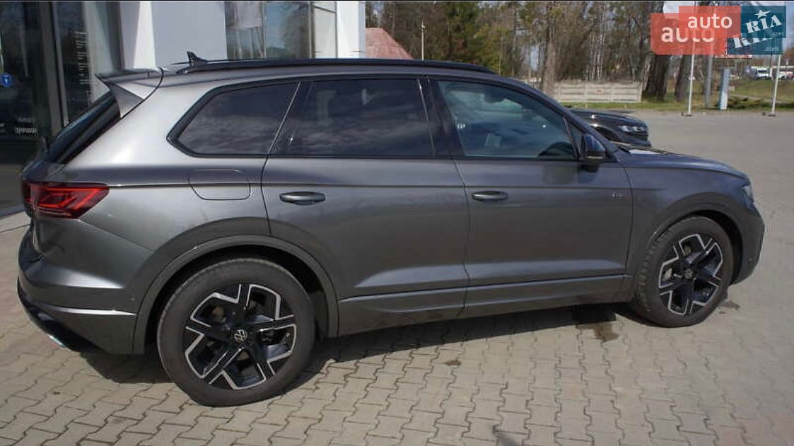 Volkswagen Touareg 2024 VIN WVGZZZCR8RD017285 фото оголошення 3 з 28