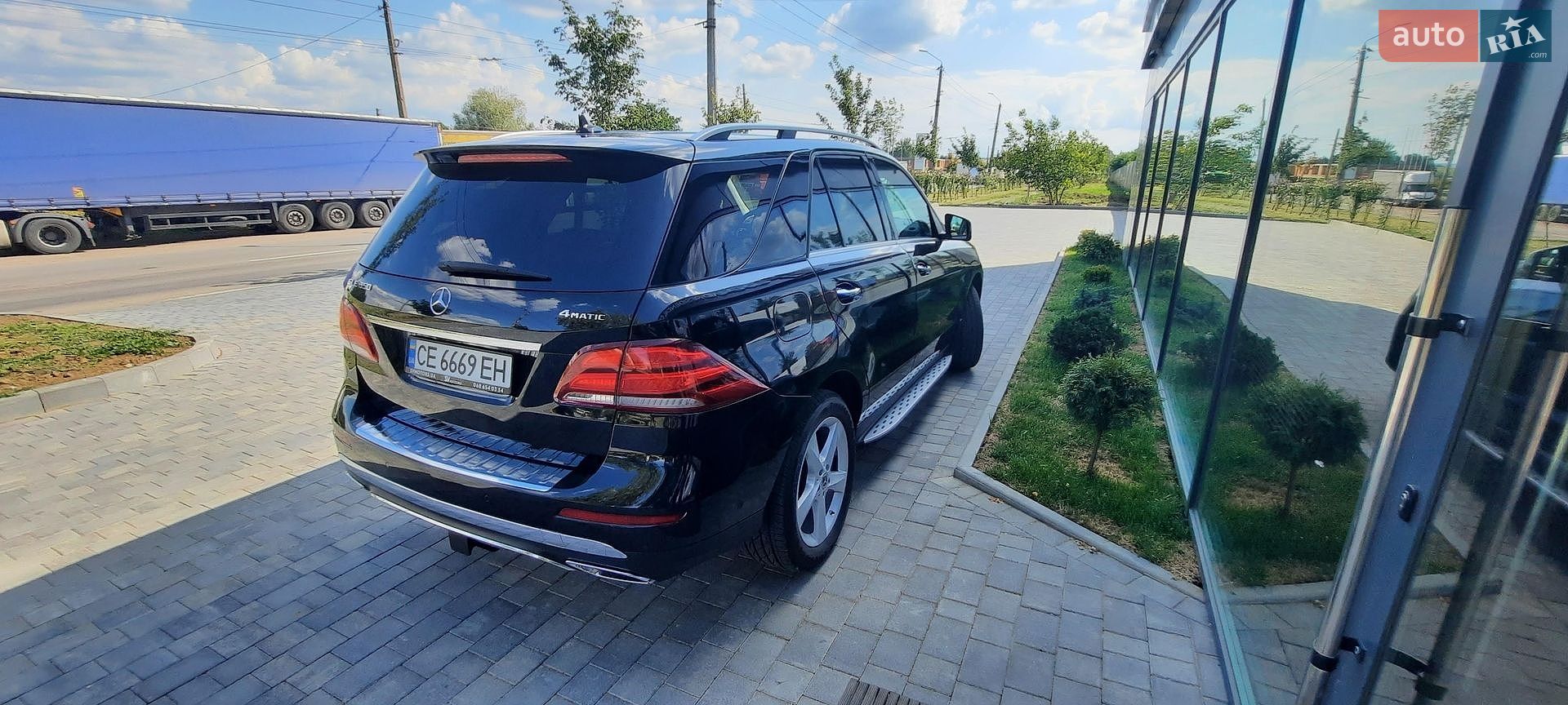 Mercedes-Benz GLE-Class 2017 VIN 4JGDA5HB9HA909860 фото оголошення 2 з 133
