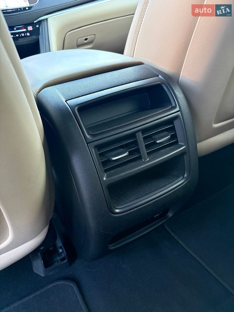 Cadillac XT5 2017 VIN 1GYKNBRS0HZ276772 фото оголошення 8 з 15