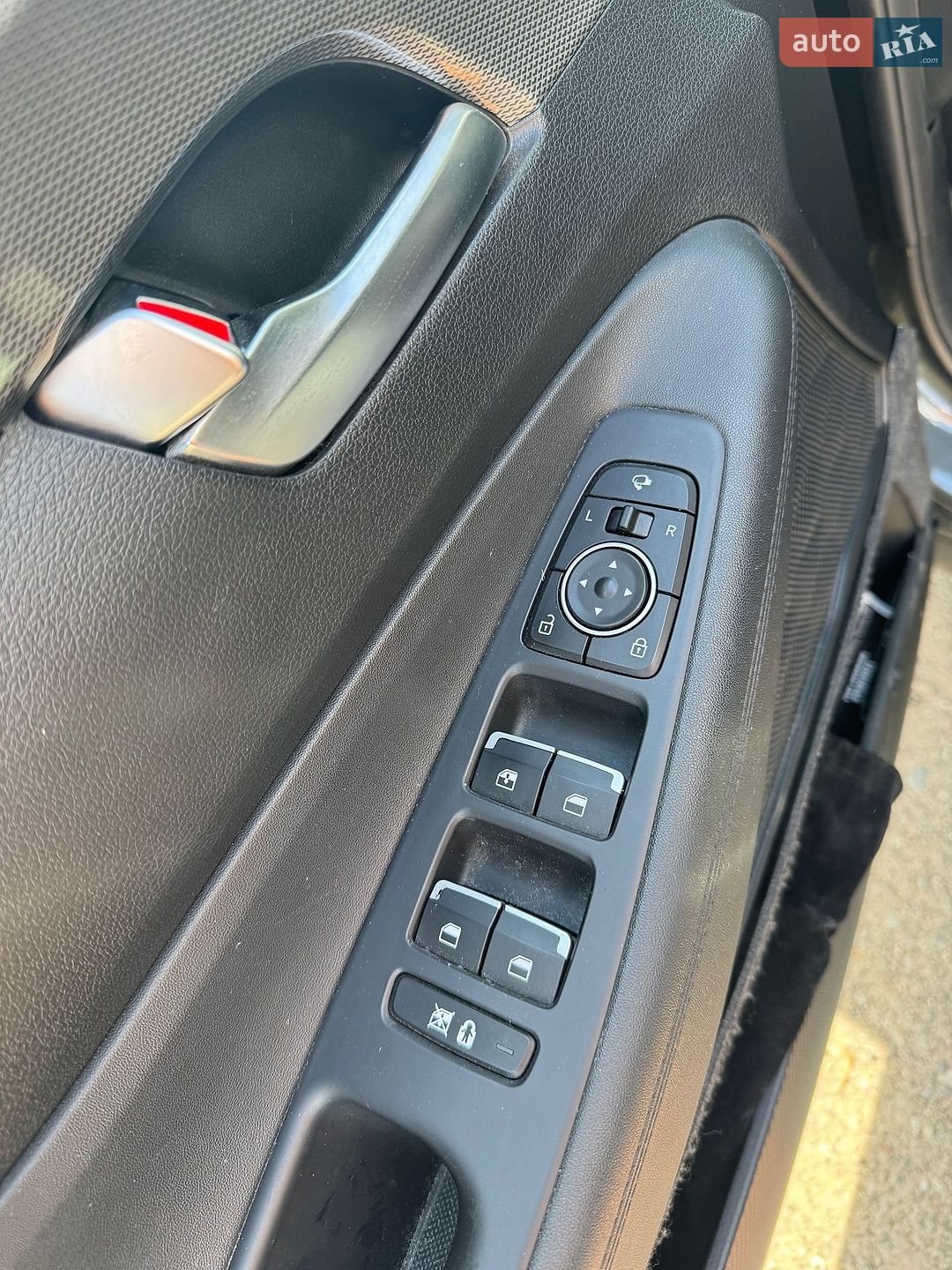 Hyundai Santa FE 2018 VIN KMHS281BBKU030399 фото оголошення 24 з 41