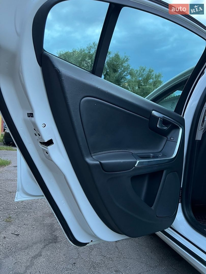 Volvo S60 2012 VIN YV1612FH1D2192081 фото оголошення 8 з 45