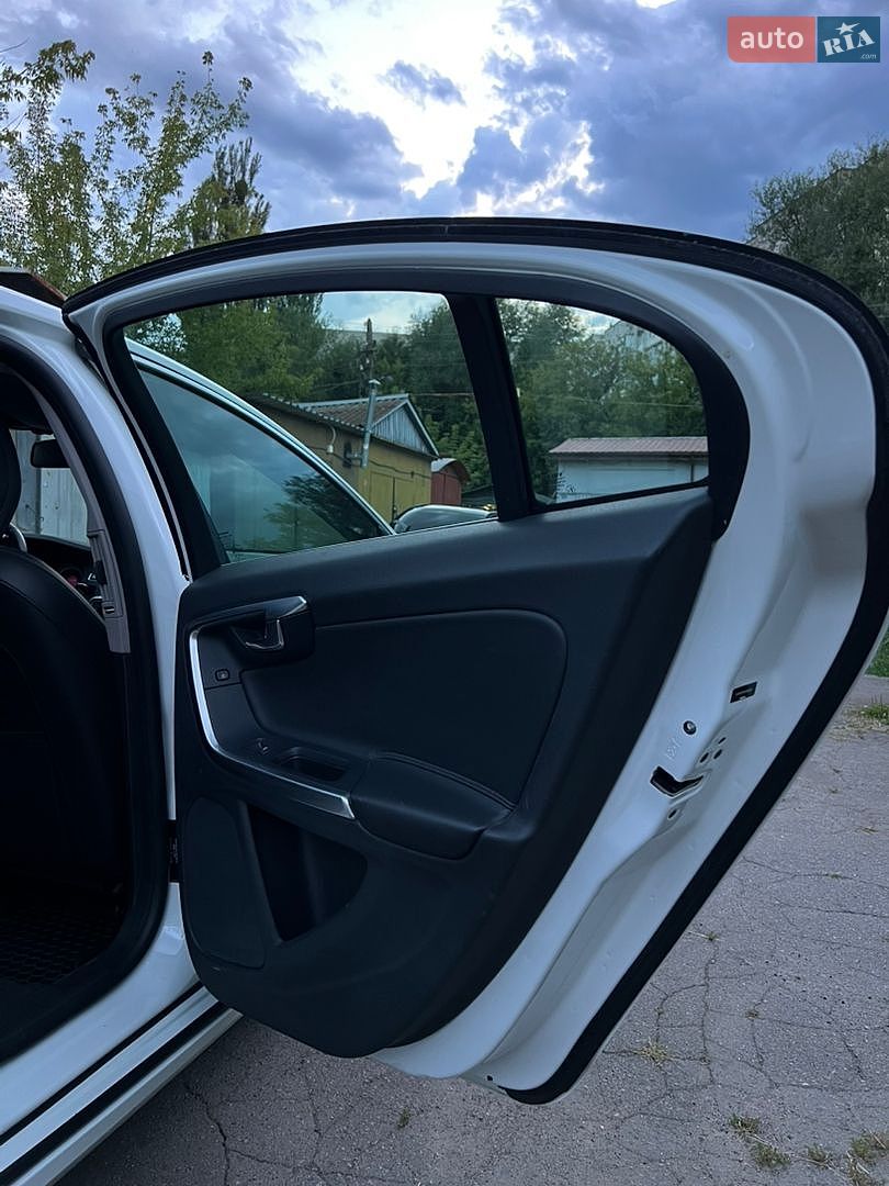 Volvo S60 2012 VIN YV1612FH1D2192081 фото оголошення 10 з 45