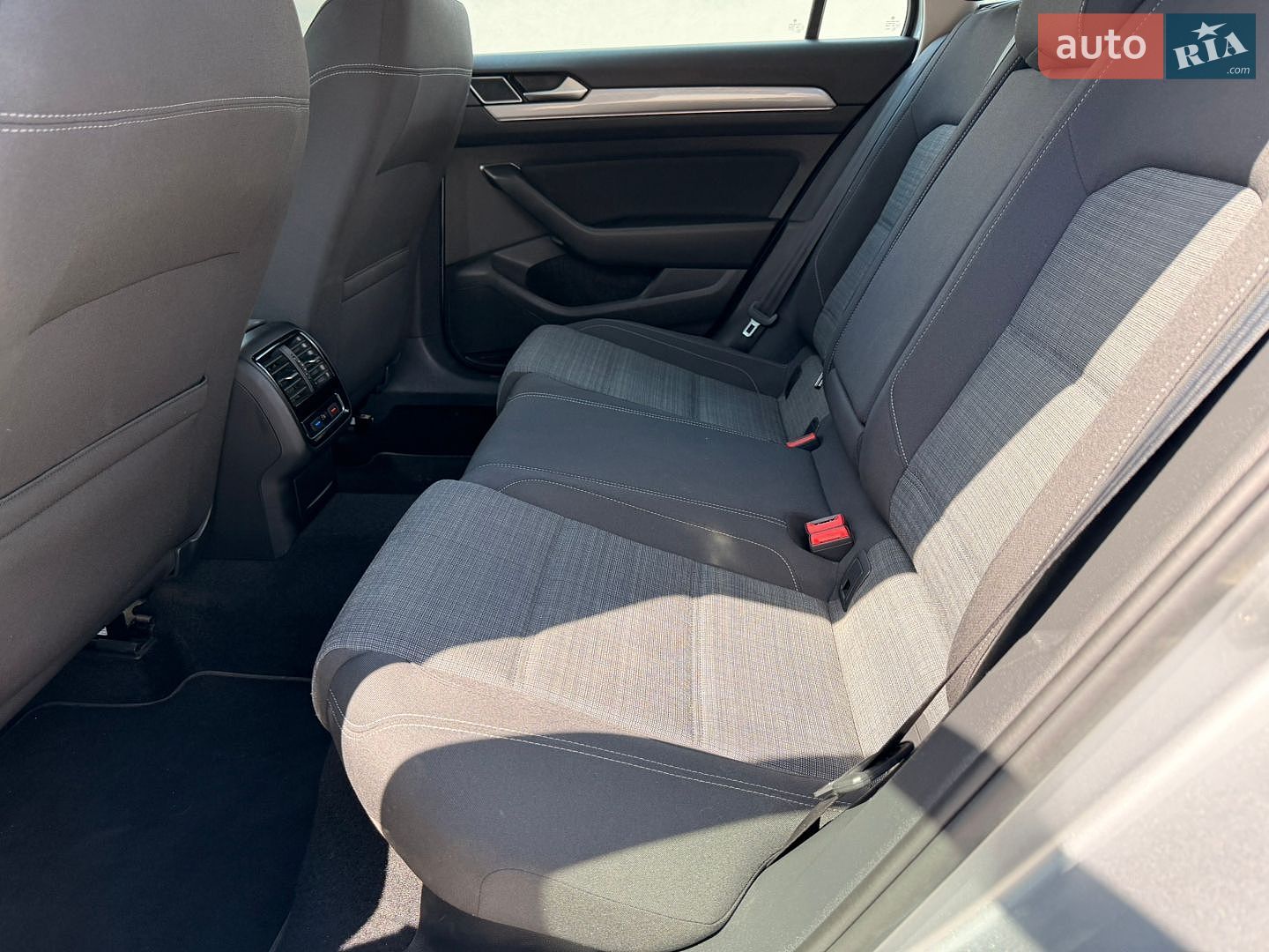 Volkswagen Passat 2020 VIN WVWZZZ3CZME040087 фото оголошення 15 з 30