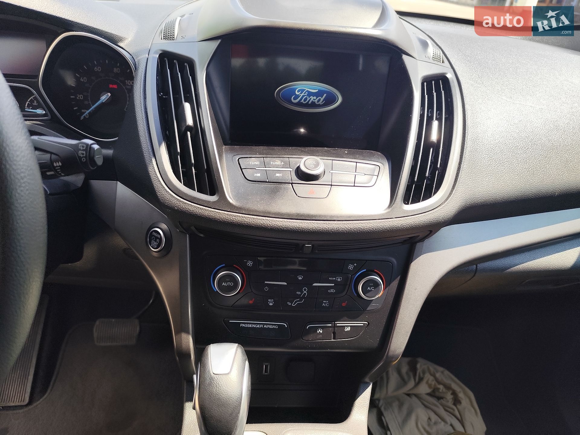 Ford Escape 2019 VIN 1FMCU0GD4KUA47937 фото оголошення 15 з 23