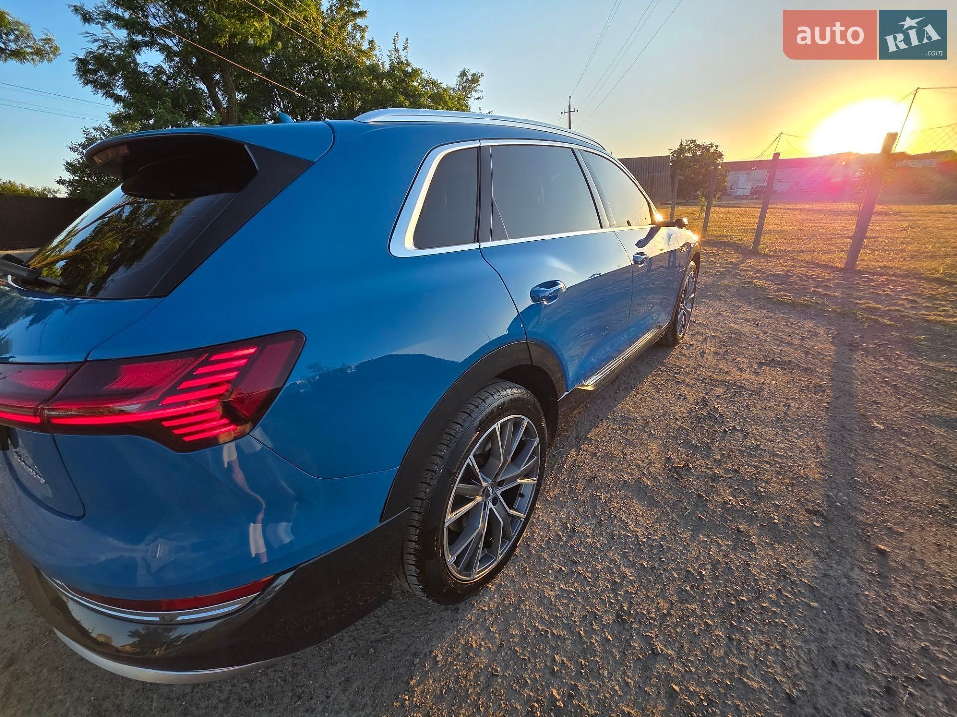 Audi e-tron 2019 VIN WAUZZZGE2KB004364 фото оголошення 19 з 48