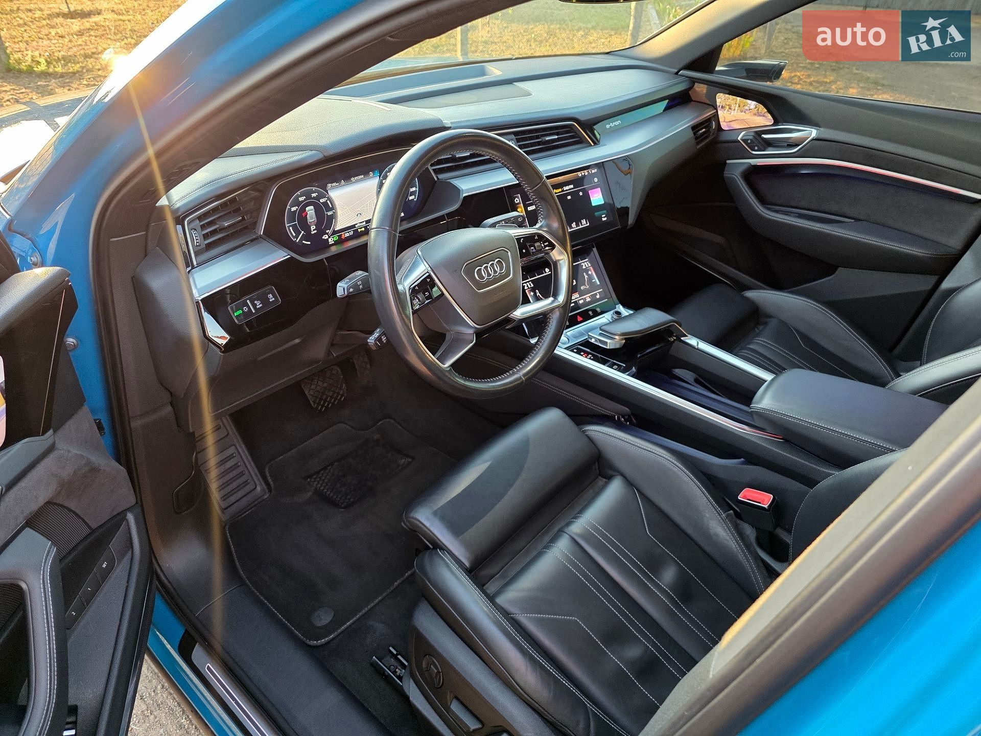 Audi e-tron 2019 VIN WAUZZZGE2KB004364 фото оголошення 14 з 48