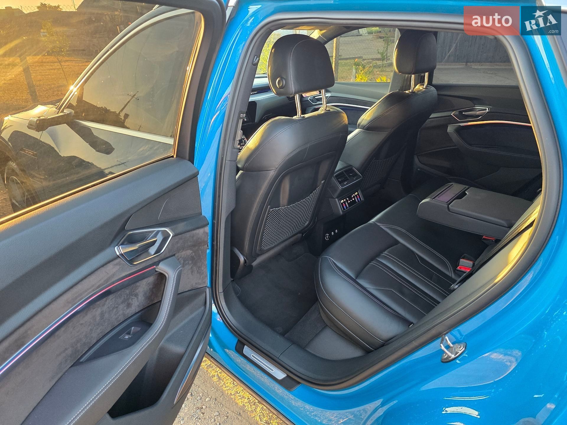 Audi e-tron 2019 VIN WAUZZZGE2KB004364 фото оголошення 16 з 48