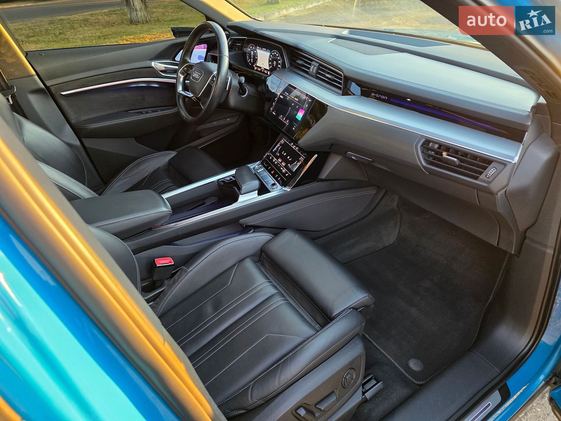 Audi e-tron 2019 VIN WAUZZZGE2KB004364 фото оголошення 18 з 48