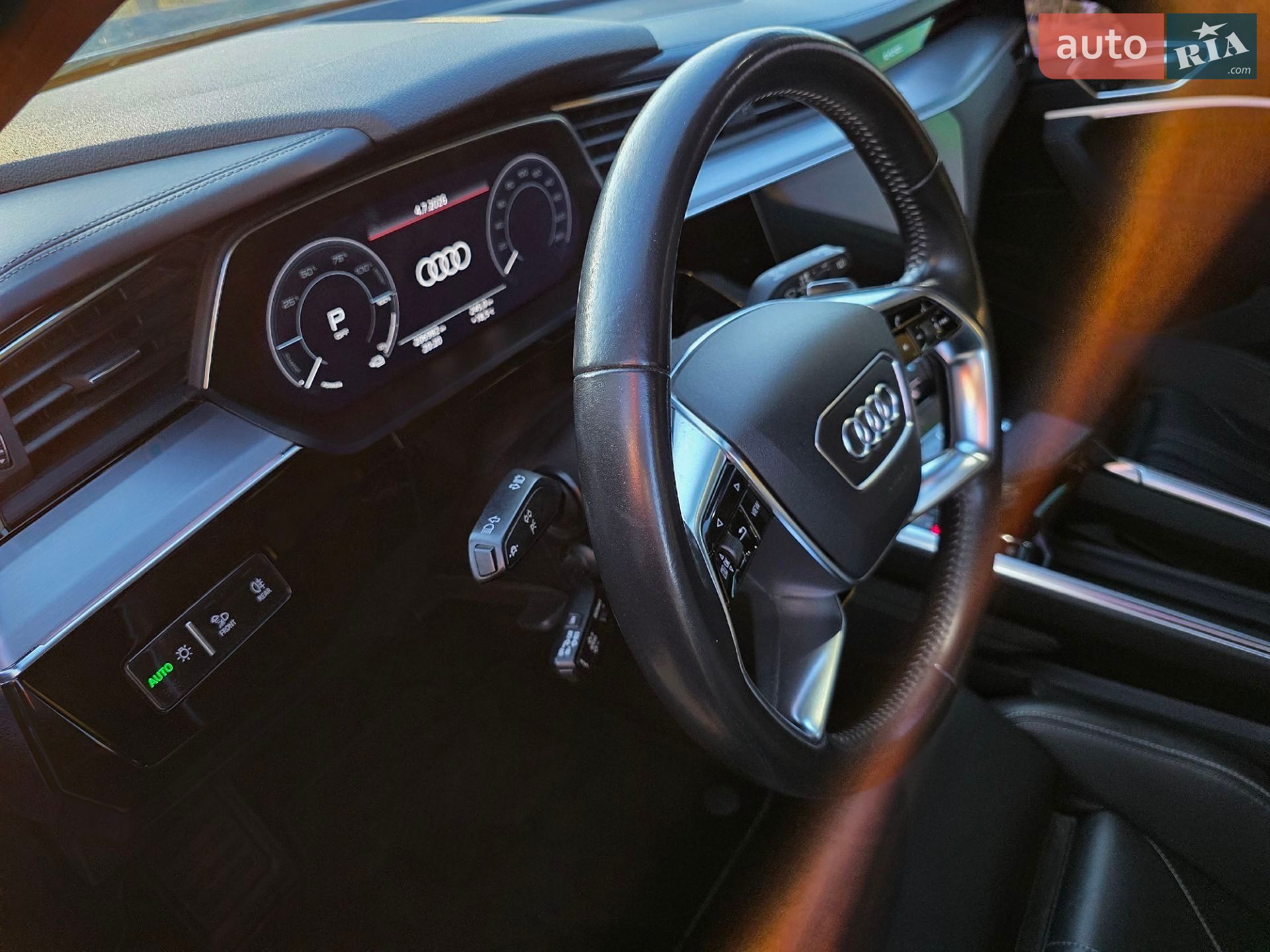 Audi e-tron 2019 VIN WAUZZZGE2KB004364 фото оголошення 28 з 48