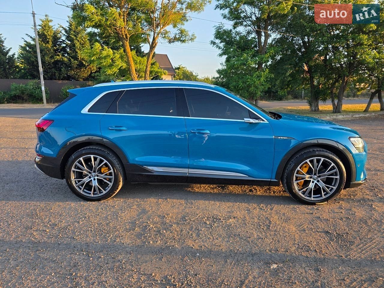 Audi e-tron 2019 VIN WAUZZZGE2KB004364 фото оголошення 4 з 48