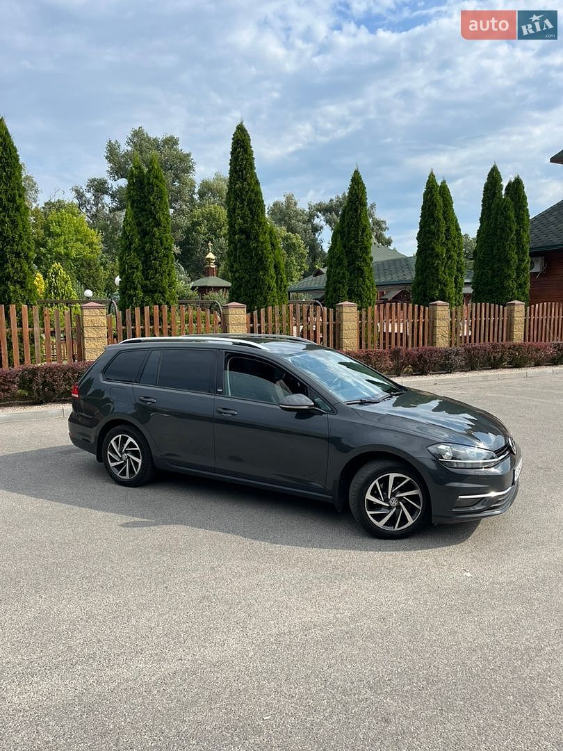 Volkswagen Golf 2017 VIN WVWZZZAUZJP507170 фото оголошення 2 з 58