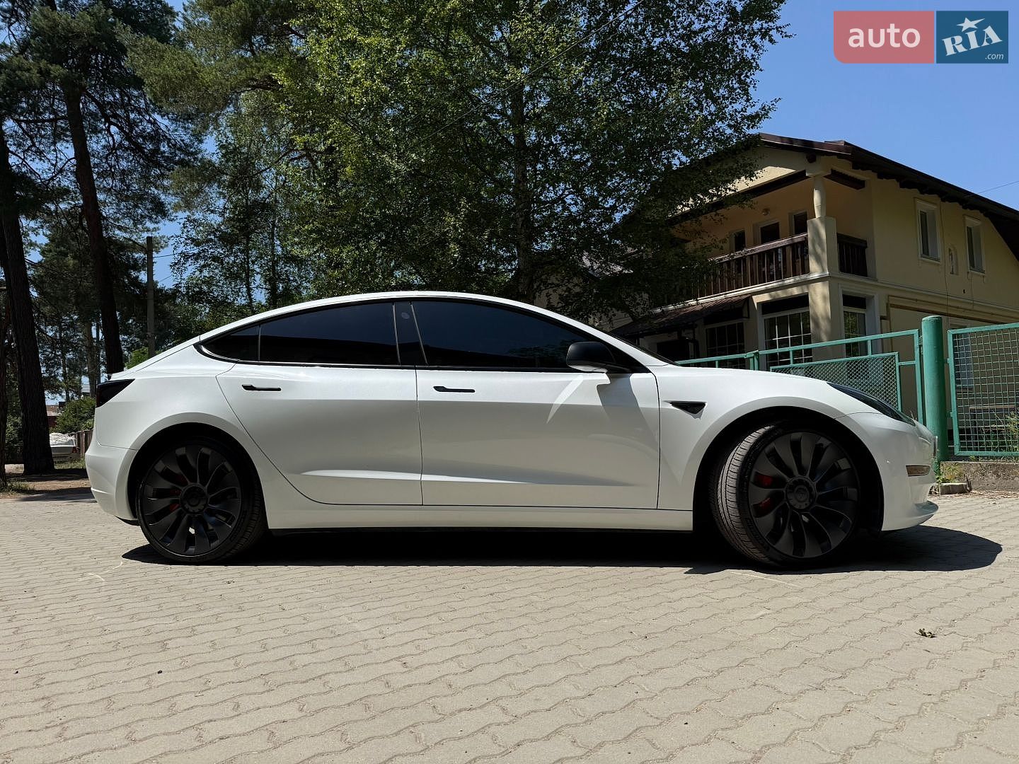 Tesla Model 3 2023 VIN 5YJ3E1EC6PF619804 фото оголошення 3 з 13