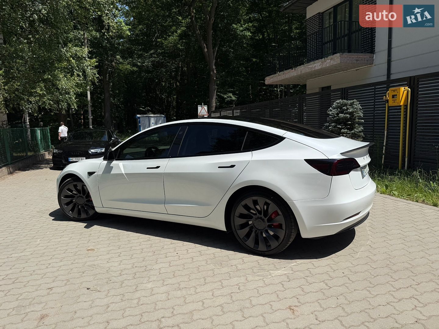 Tesla Model 3 2023 VIN 5YJ3E1EC6PF619804 фото оголошення 5 з 13