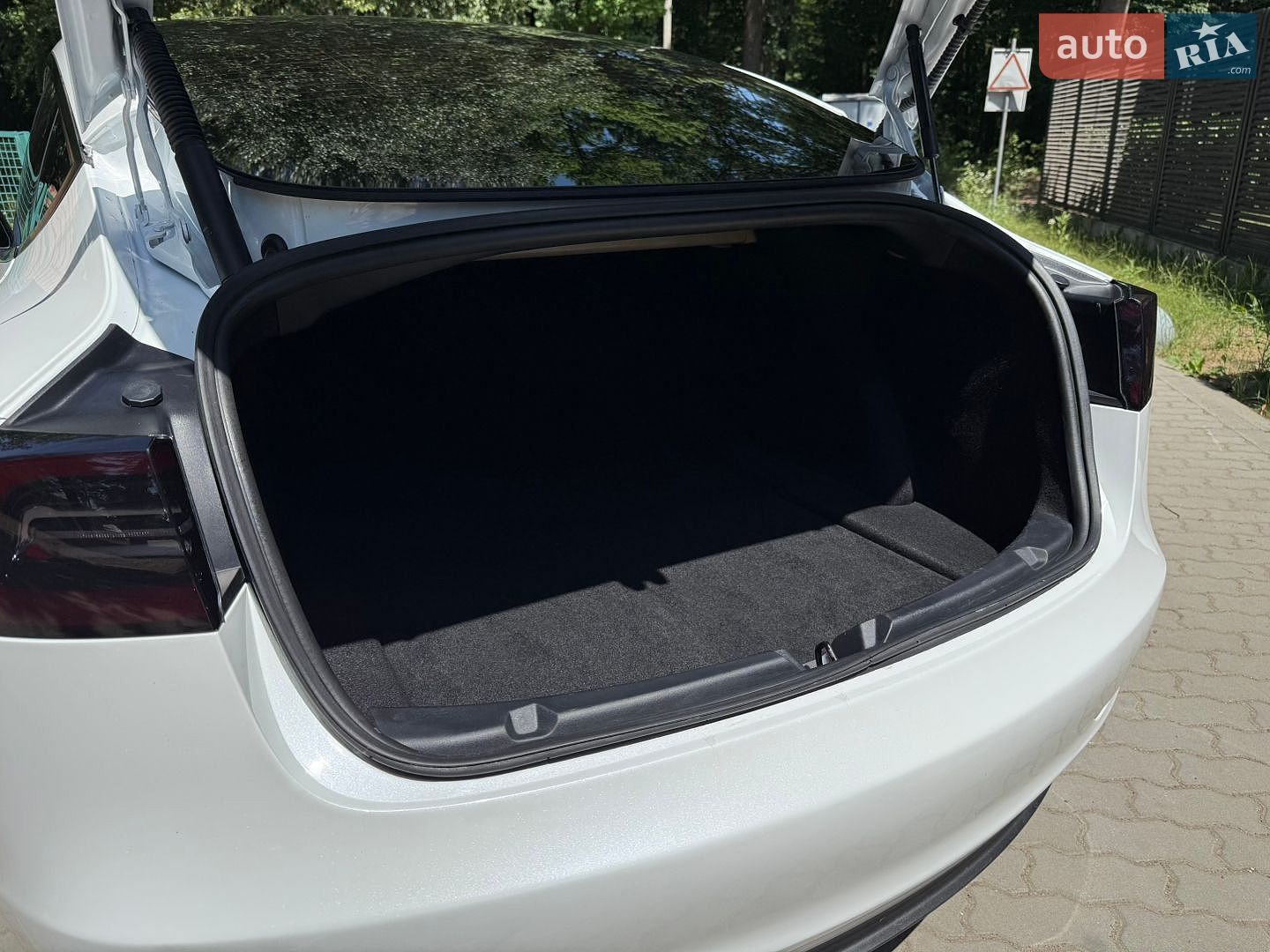 Tesla Model 3 2023 VIN 5YJ3E1EC6PF619804 фото оголошення 11 з 13