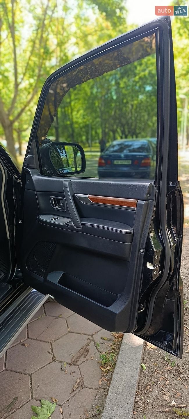 Mitsubishi Pajero Wagon 2008 VIN JMBLYV97W8J000884 фото оголошення 23 з 63