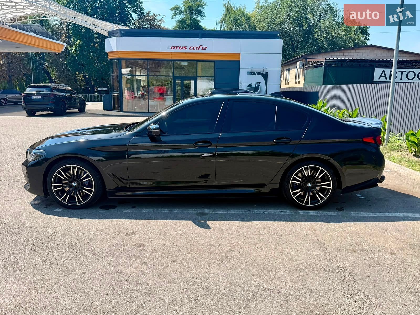 BMW 5 Series 2017 VIN WBAJE7C50JWC56336 фото оголошення 4 з 31