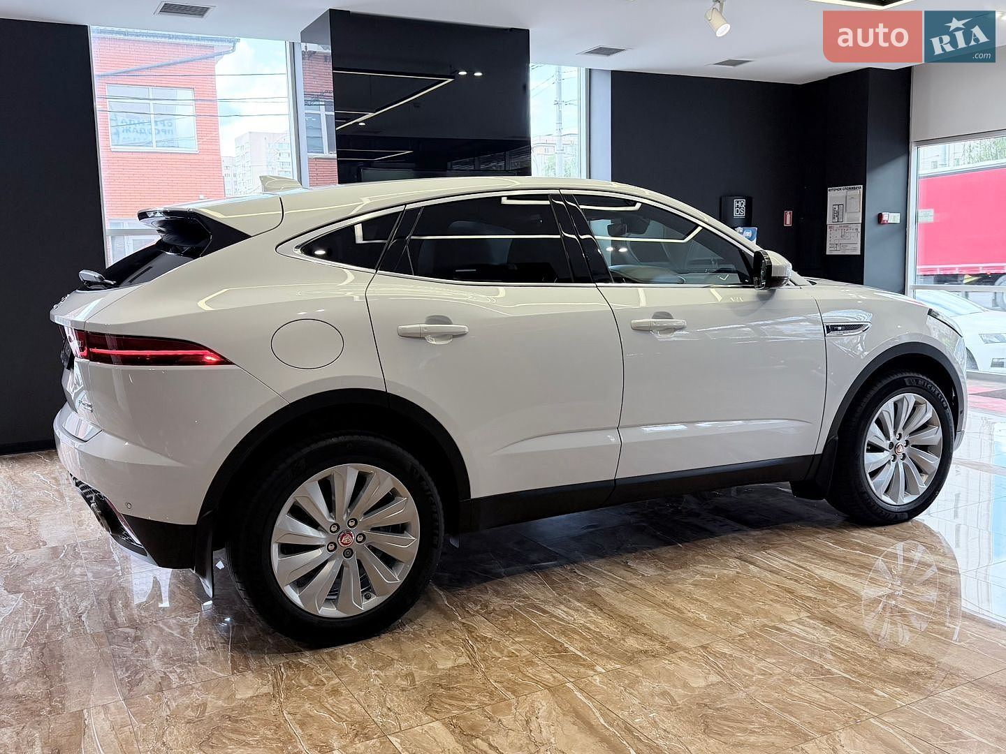 Jaguar E-Pace 2017 VIN SADFJ2FX7J1Z01566 фото оголошення 6 з 68
