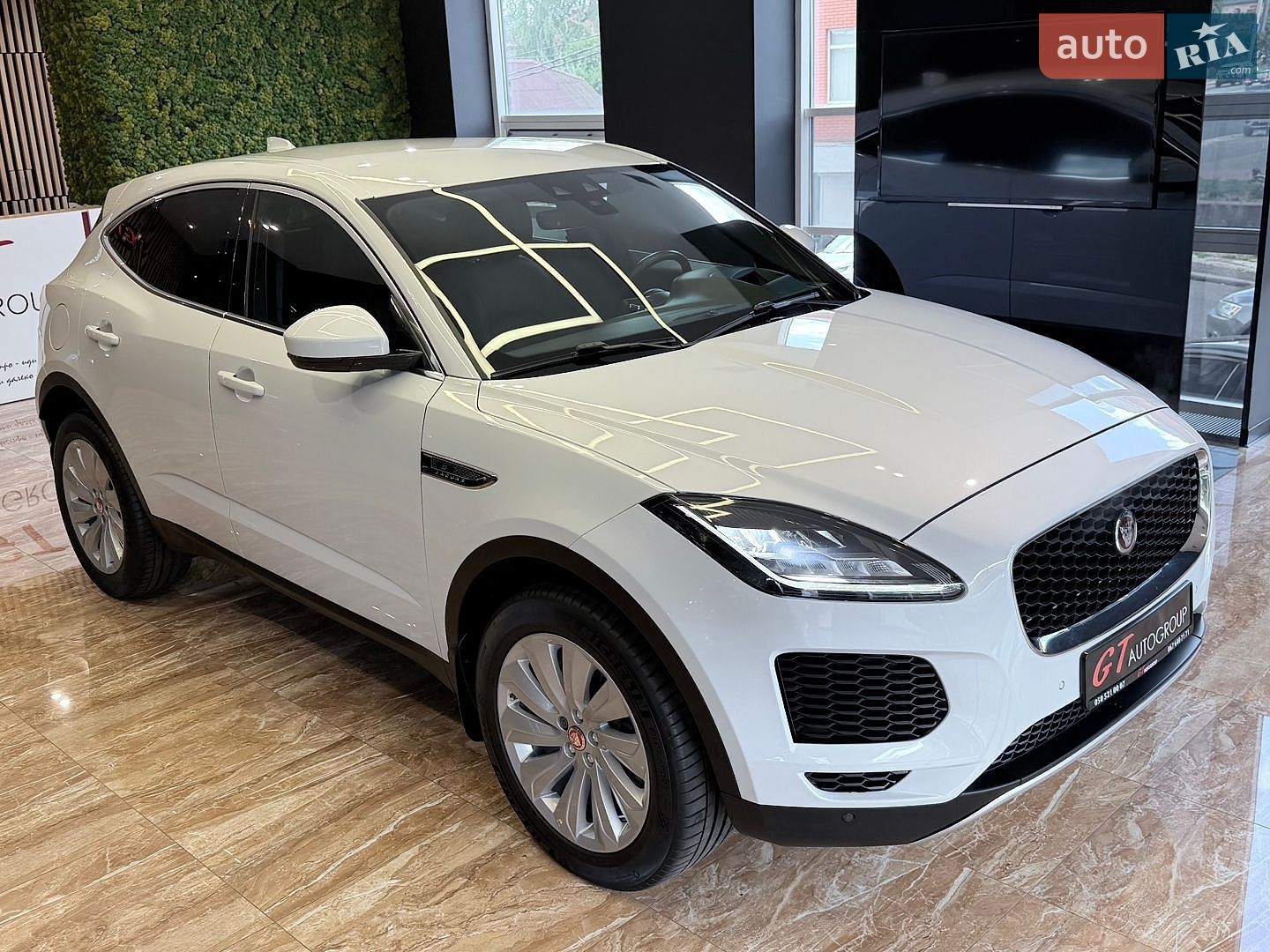 Jaguar E-Pace 2017 VIN SADFJ2FX7J1Z01566 фото оголошення 4 з 68
