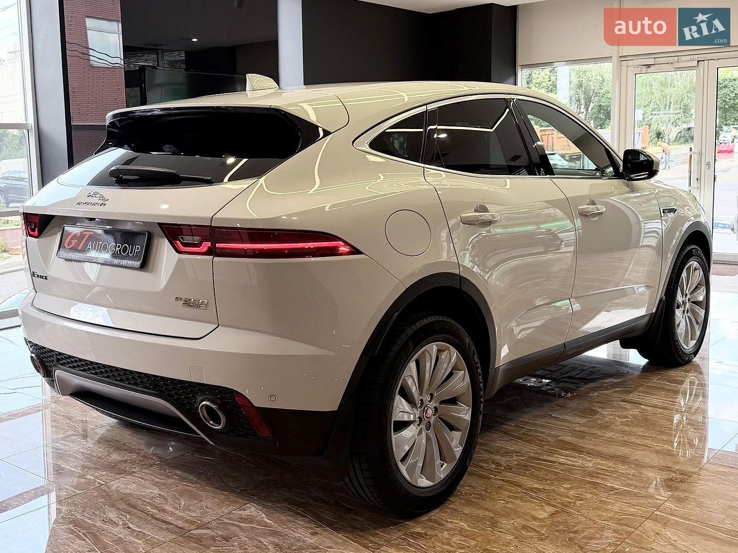 Jaguar E-Pace 2017 VIN SADFJ2FX7J1Z01566 фото оголошення 8 з 68