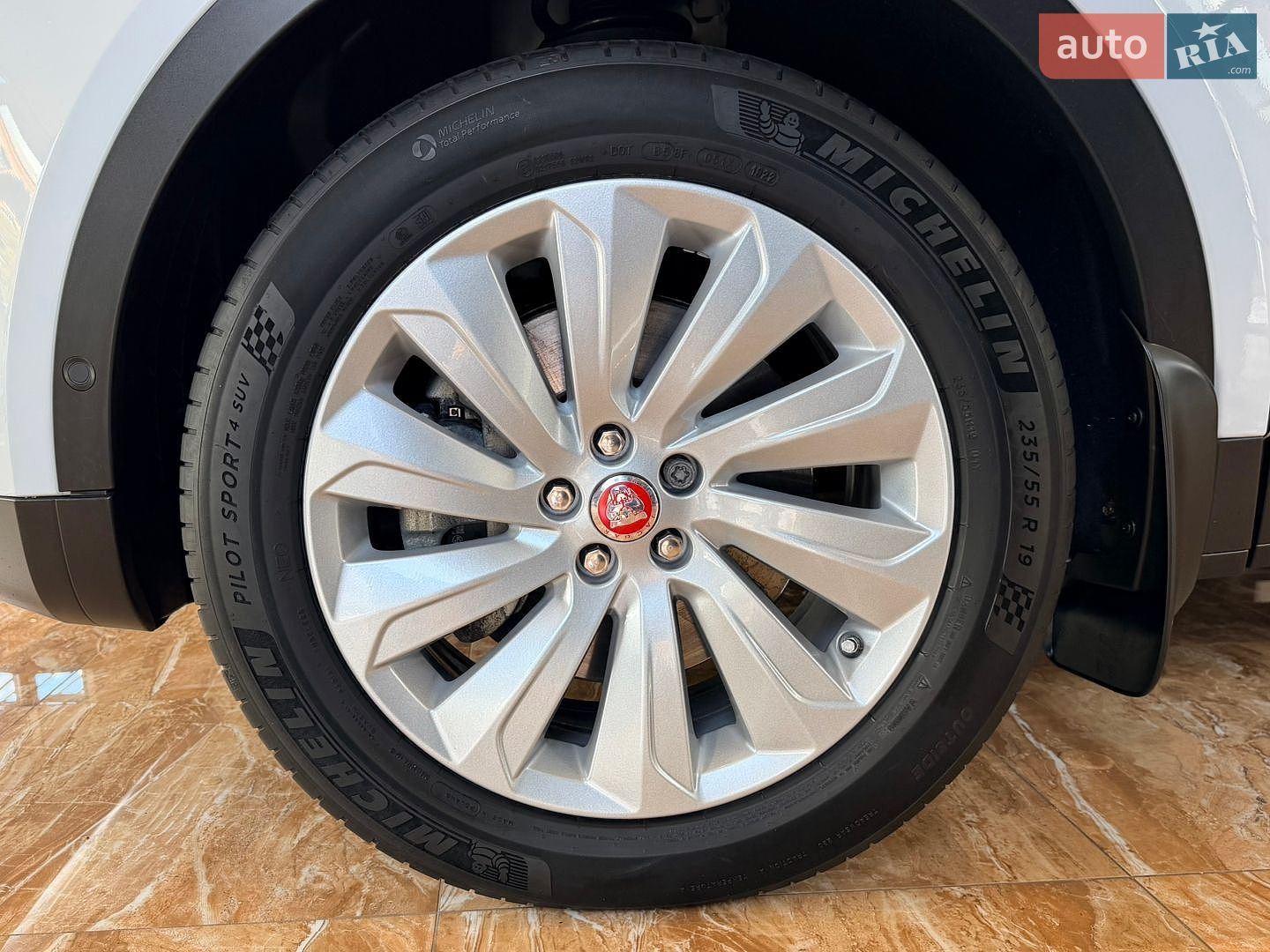 Jaguar E-Pace 2017 VIN SADFJ2FX7J1Z01566 фото оголошення 18 з 68