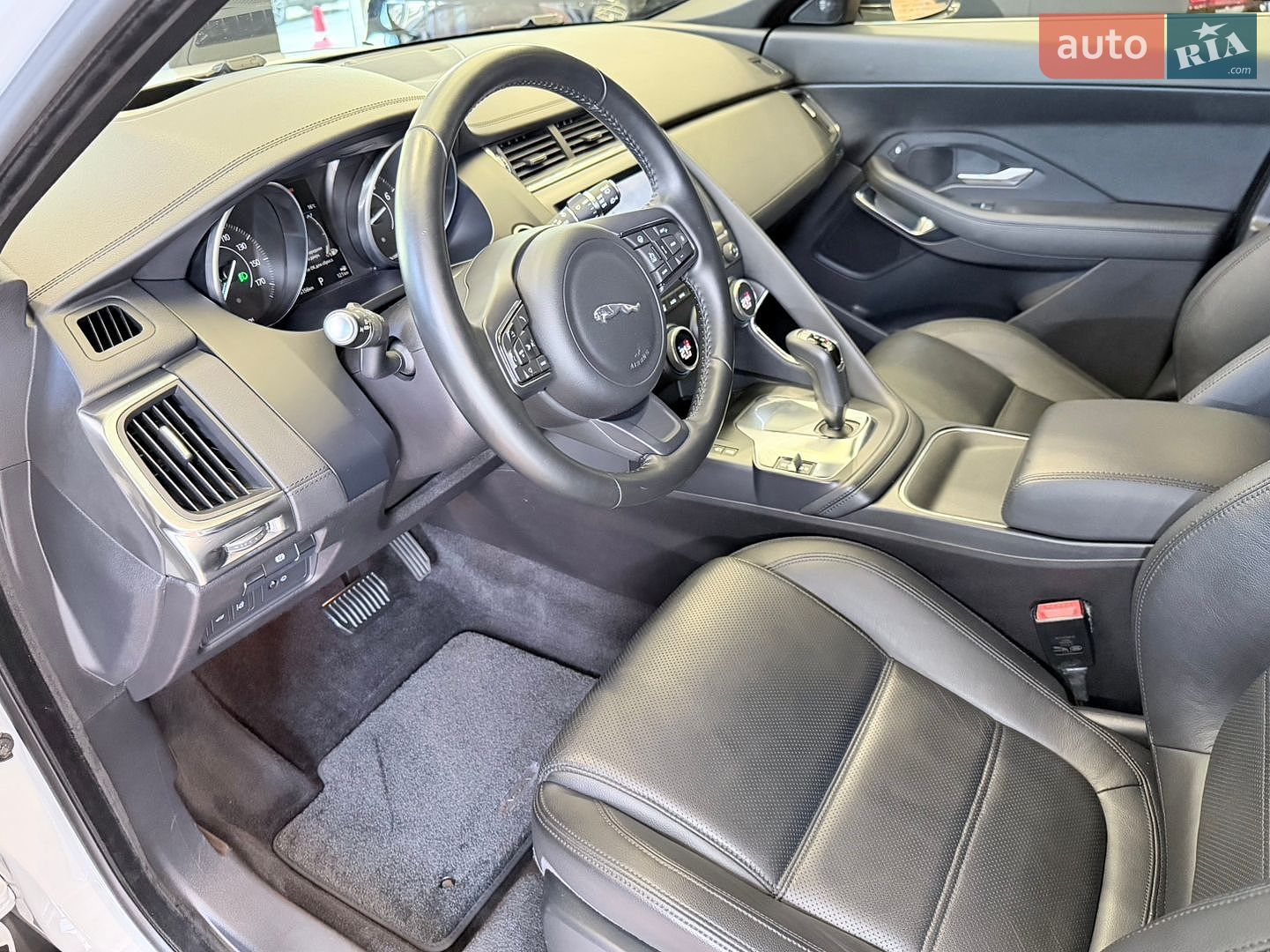 Jaguar E-Pace 2017 VIN SADFJ2FX7J1Z01566 фото оголошення 24 з 68