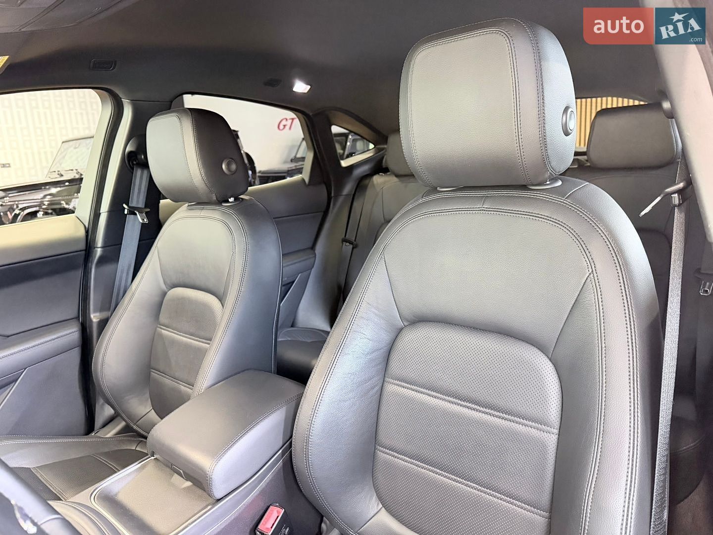 Jaguar E-Pace 2017 VIN SADFJ2FX7J1Z01566 фото оголошення 28 з 68