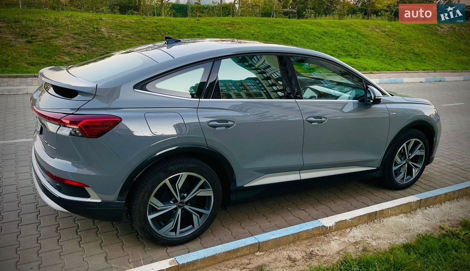 Audi e-tron 2022 VIN WAUZZZFZ4NP043372 фото оголошення 14 з 29