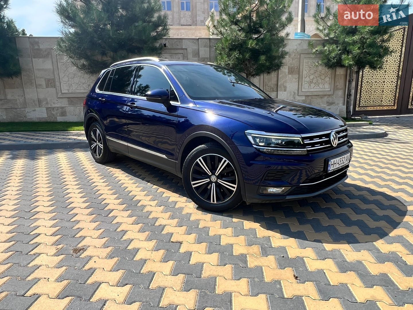 Volkswagen Tiguan 2019 VIN WVGZZZ5NZLW812902 фото оголошення 2 з 29
