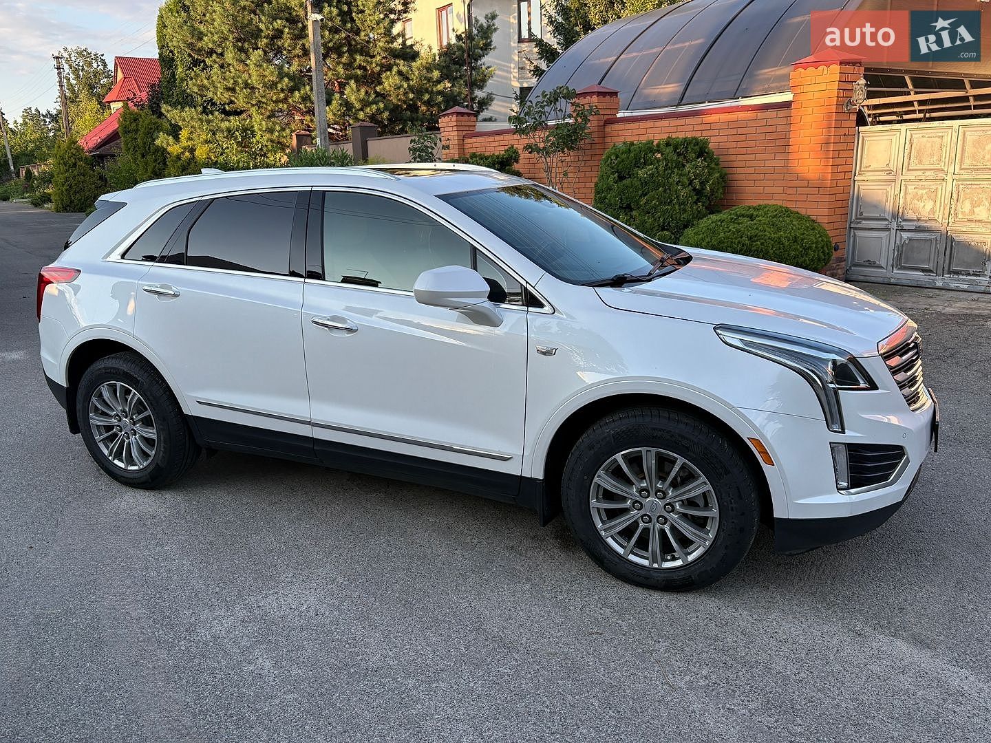 Cadillac XT5 2017 VIN 1GYKNBRS0HZ276772 фото оголошення 2 з 24