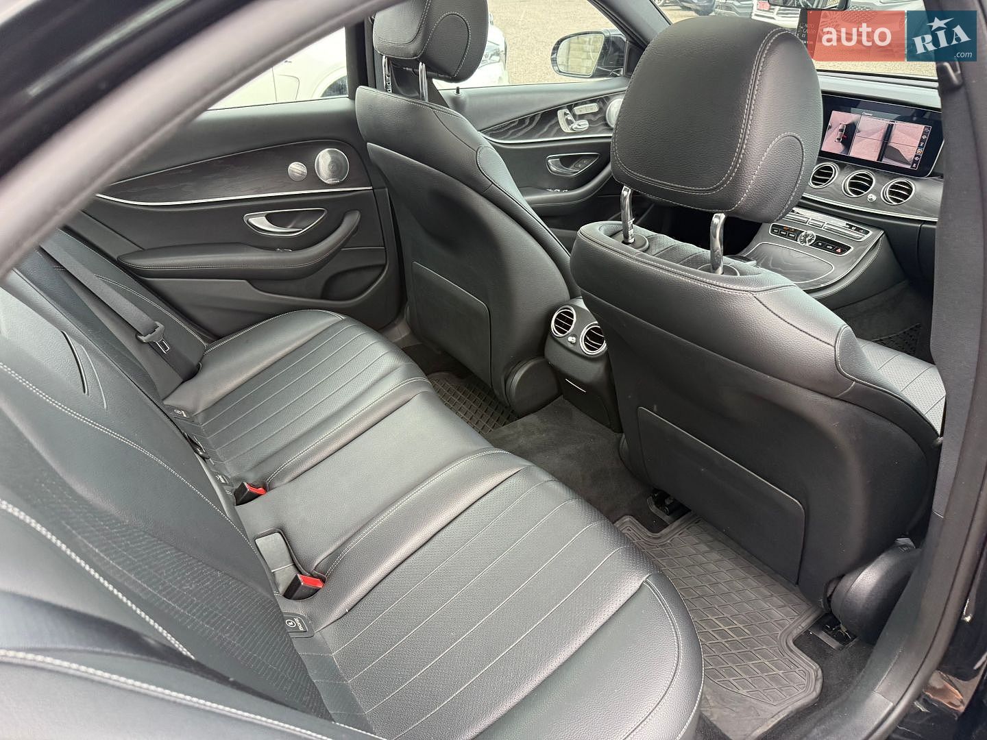 Mercedes-Benz E-Class 2019 VIN WDDZF8EB1LA752096 фото оголошення 27 з 37