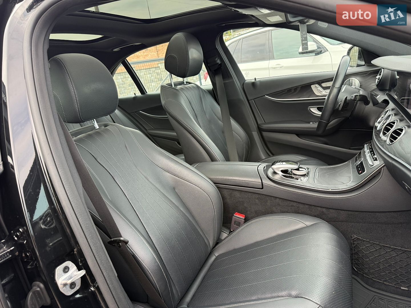 Mercedes-Benz E-Class 2019 VIN WDDZF8EB1LA752096 фото оголошення 34 з 37