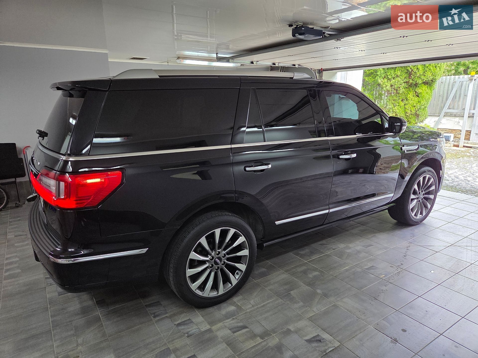 Lincoln Navigator 2019 VIN 5LMJJ2HT3KEL14607 фото оголошення 6 з 110