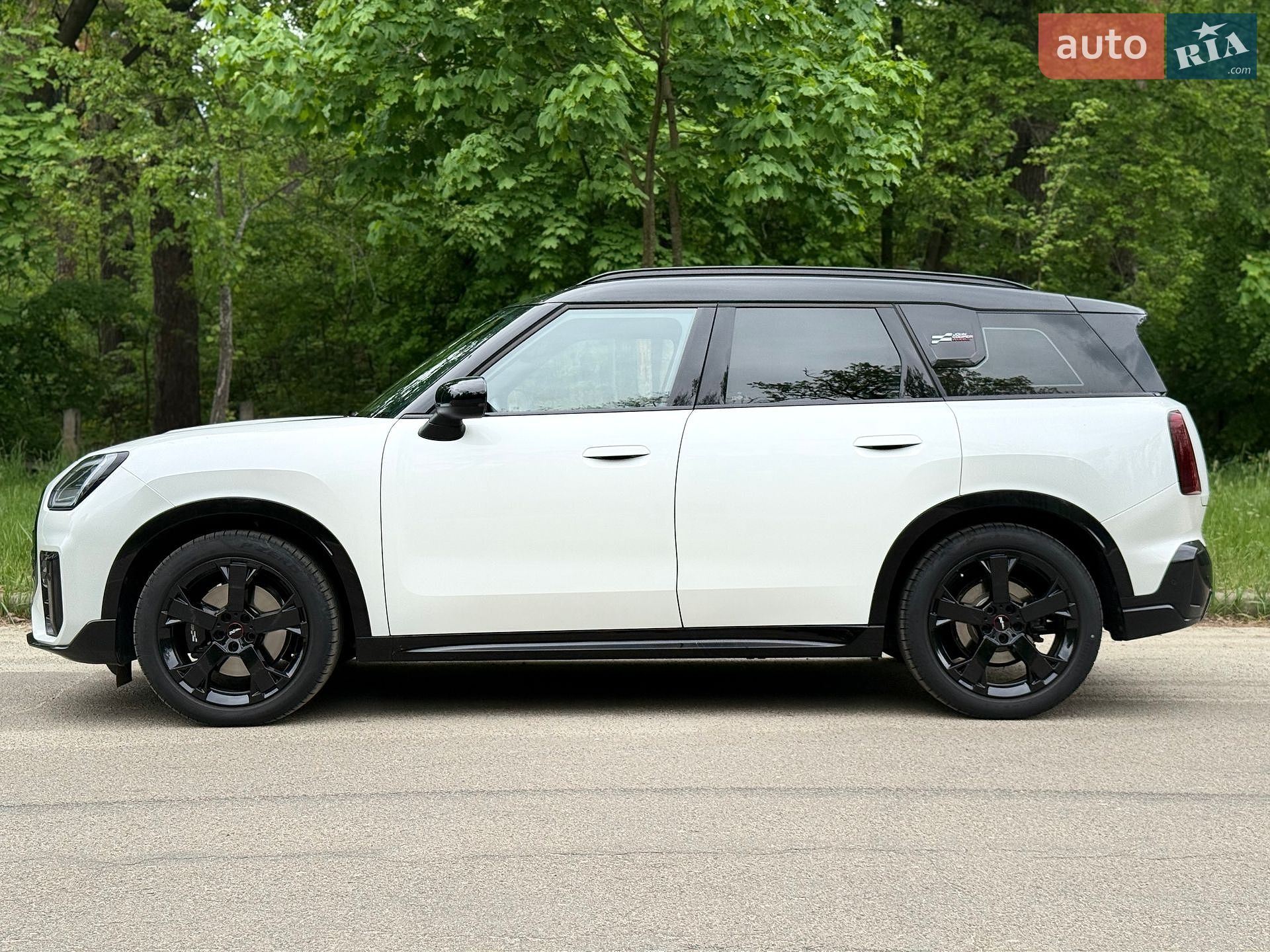 MINI Countryman 2024 VIN WMW11GA0507P19046 фото оголошення 2 з 17