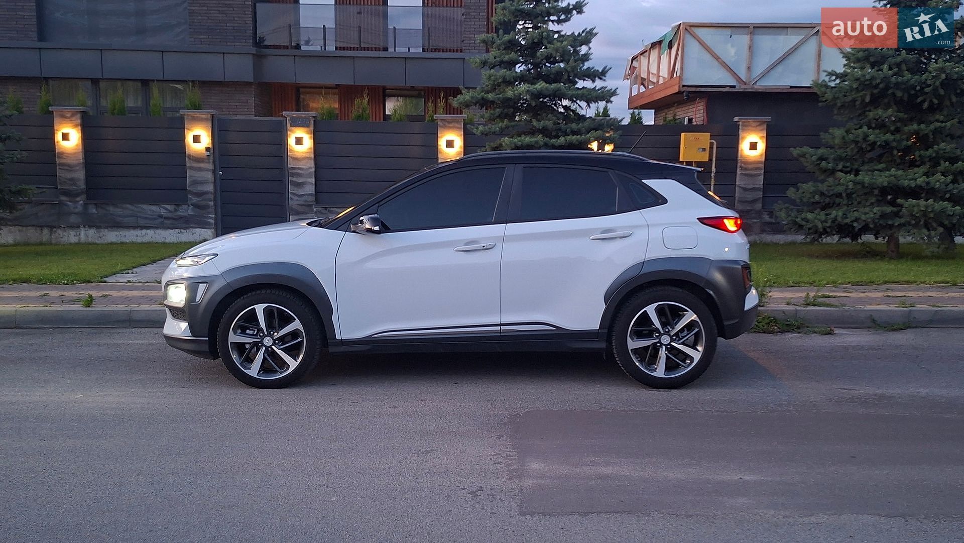 Hyundai Kona 2017 VIN KMHK5816GJU055680 фото оголошення 4 з 134