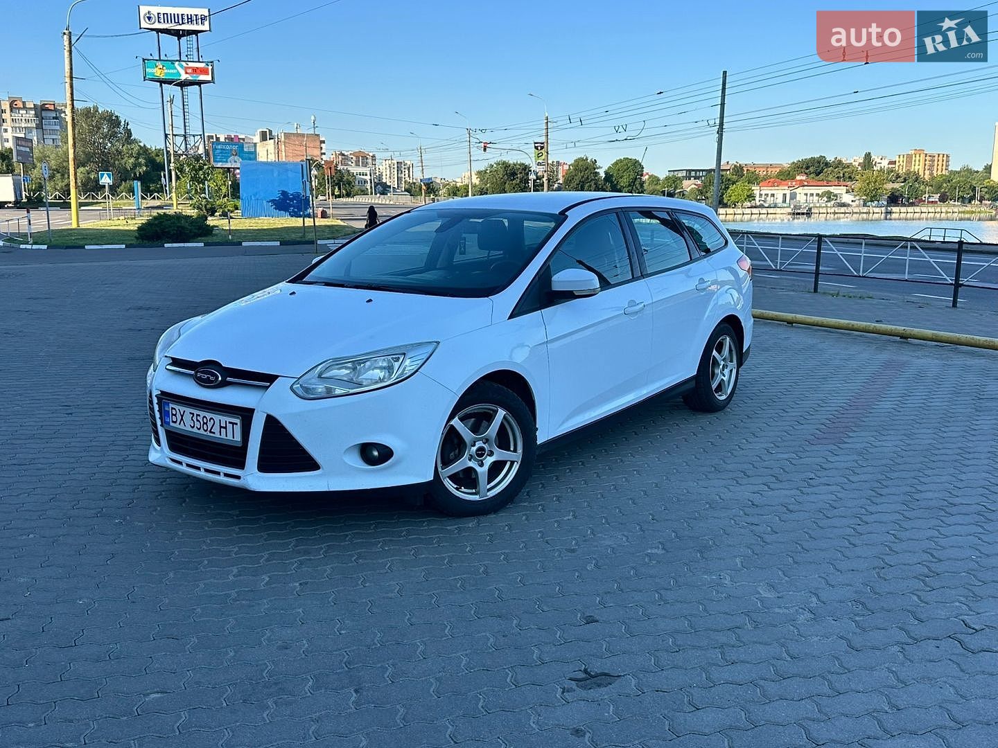 Ford Focus 2011 VIN WF0LXXGCBLBY39118 фото оголошення 4 з 41
