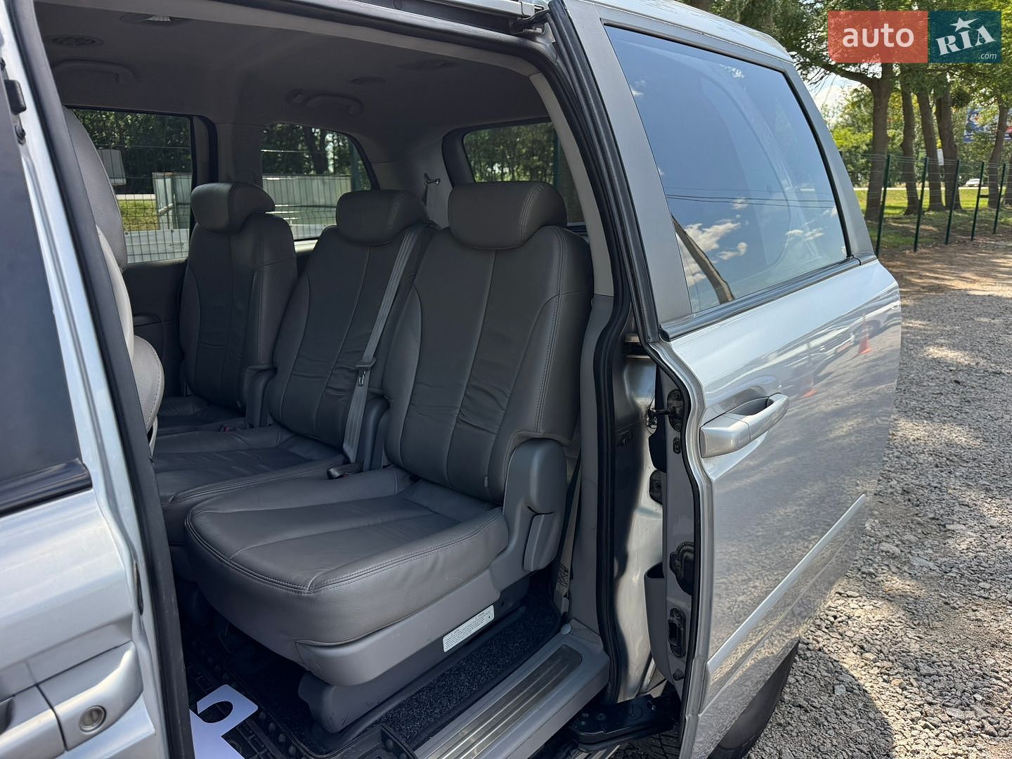 Kia Carnival 2011 VIN KNAMH816BB6414779 фото оголошення 29 з 55