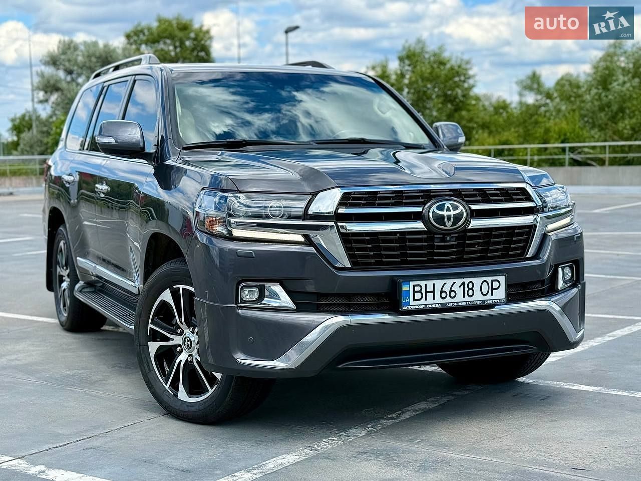 Toyota Land Cruiser 2017 VIN JTMCV02J204223850 фото оголошення 2 з 28