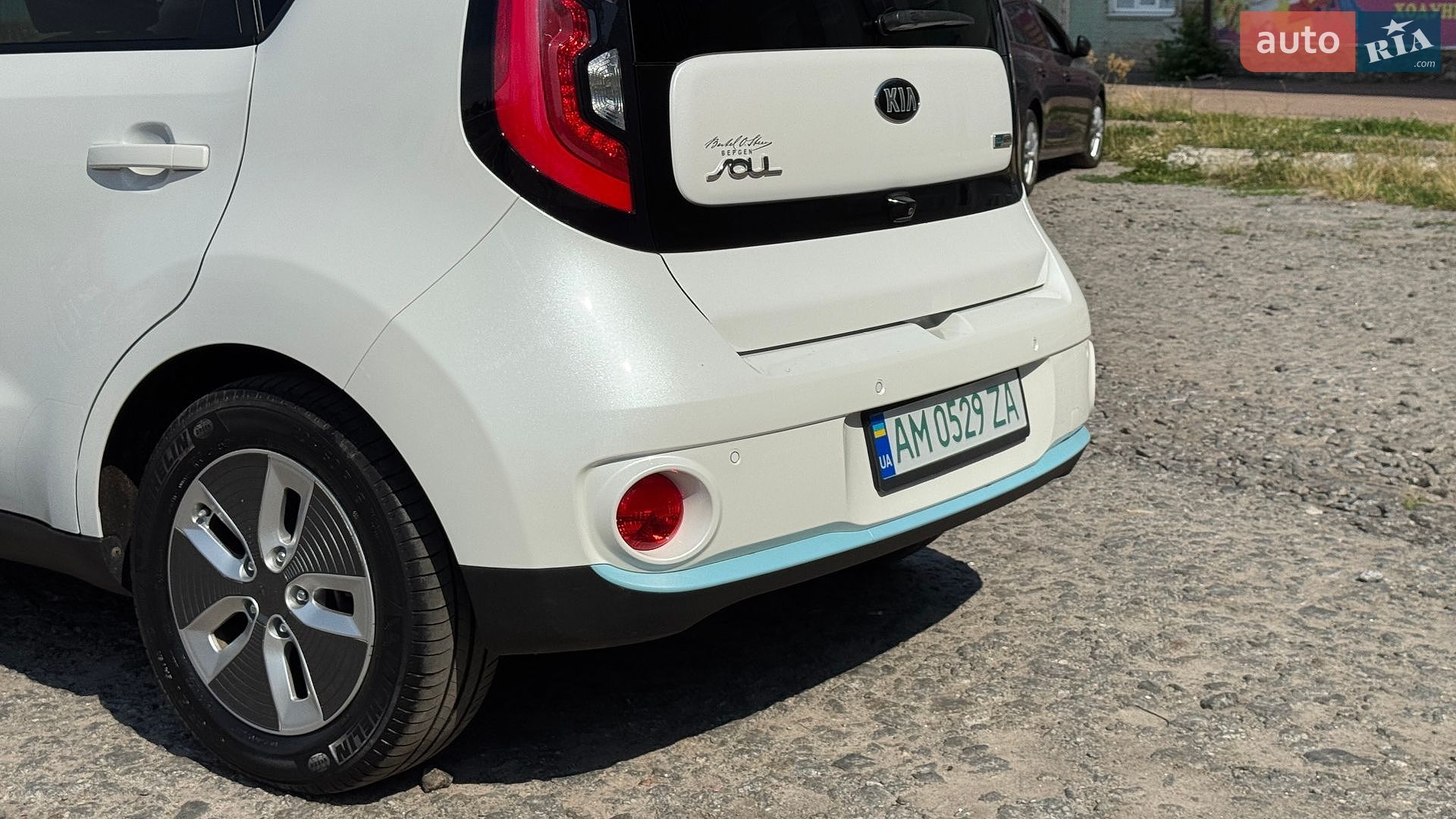 Kia Soul 2018 VIN KNAJX81EFJ7032836 фото оголошення 21 з 57
