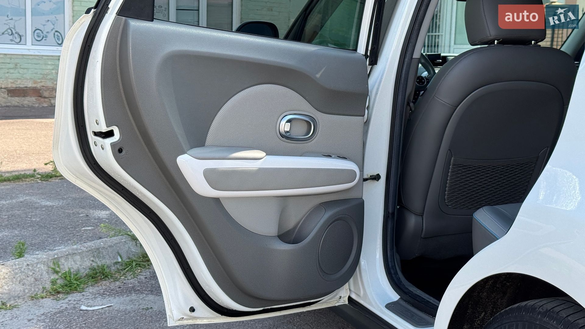 Kia Soul 2018 VIN KNAJX81EFJ7032836 фото оголошення 27 з 57