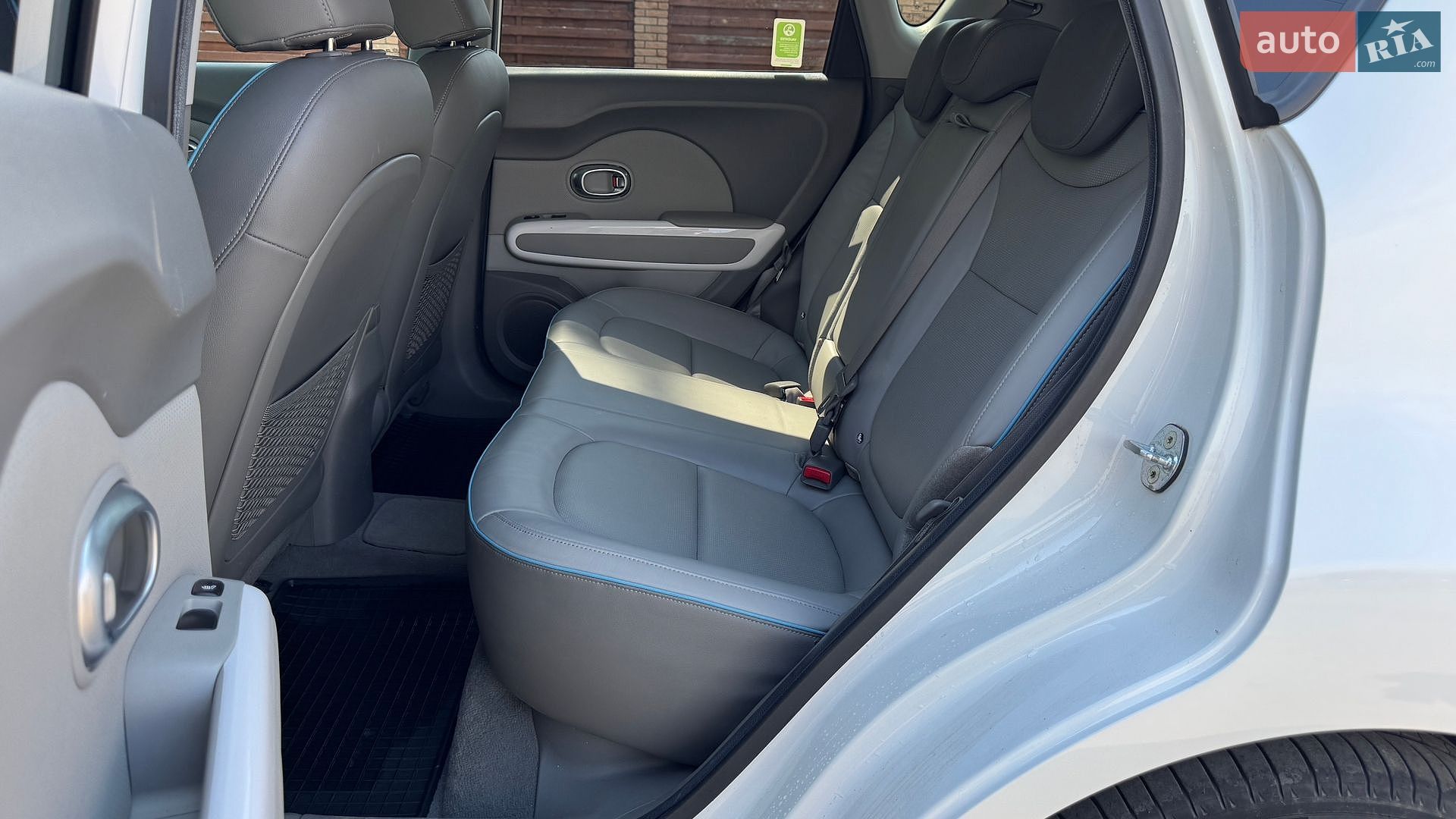 Kia Soul 2018 VIN KNAJX81EFJ7032836 фото оголошення 26 з 57