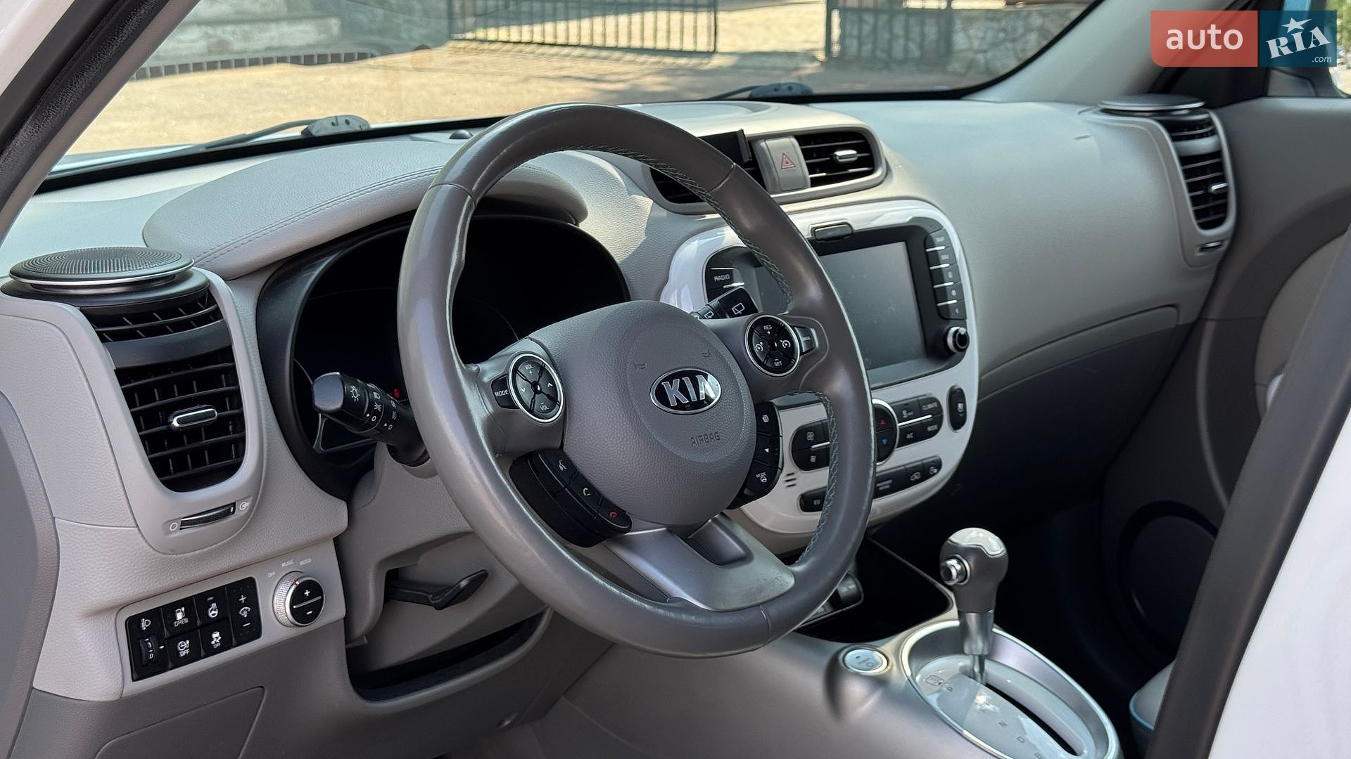 Kia Soul 2018 VIN KNAJX81EFJ7032836 фото оголошення 29 з 57