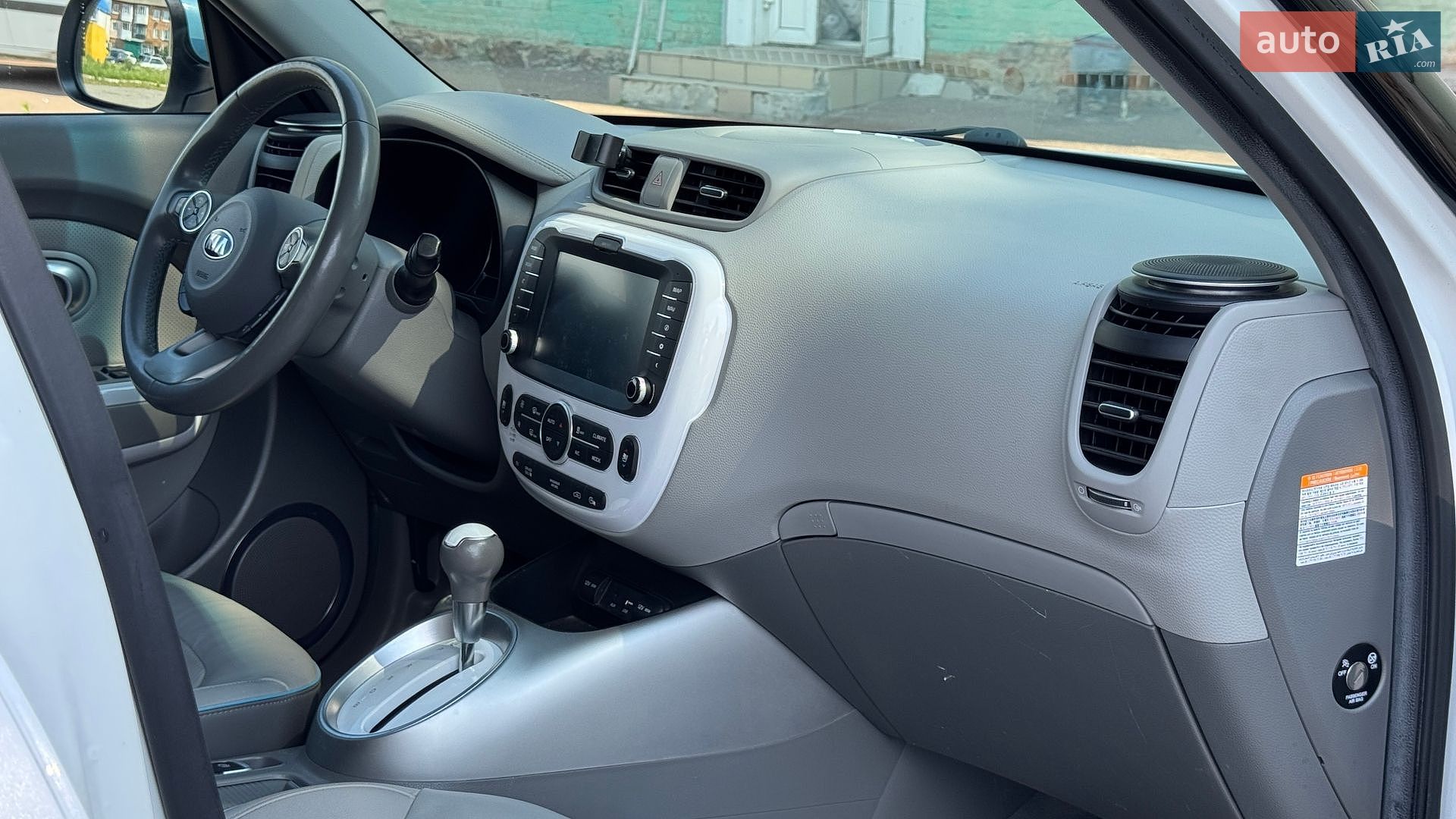 Kia Soul 2018 VIN KNAJX81EFJ7032836 фото оголошення 33 з 57