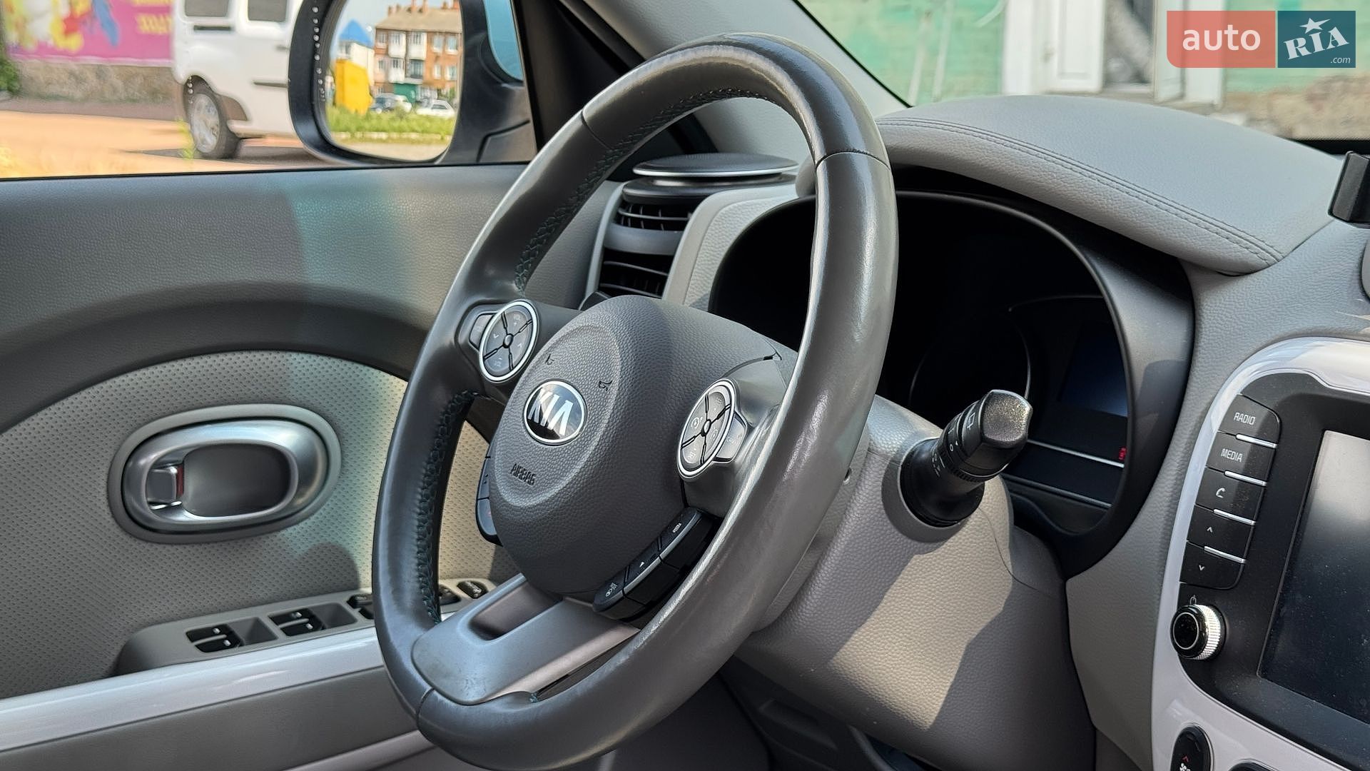 Kia Soul 2018 VIN KNAJX81EFJ7032836 фото оголошення 34 з 57