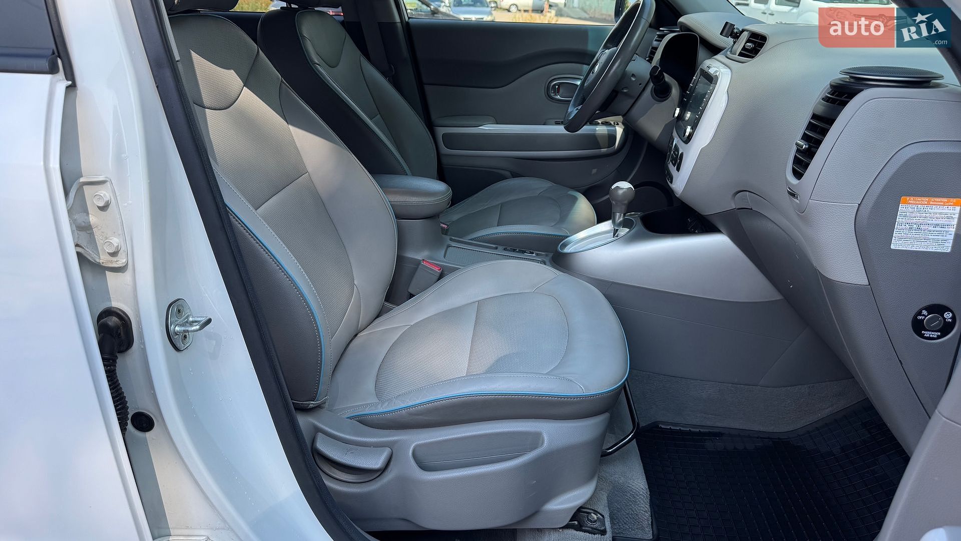 Kia Soul 2018 VIN KNAJX81EFJ7032836 фото оголошення 39 з 57